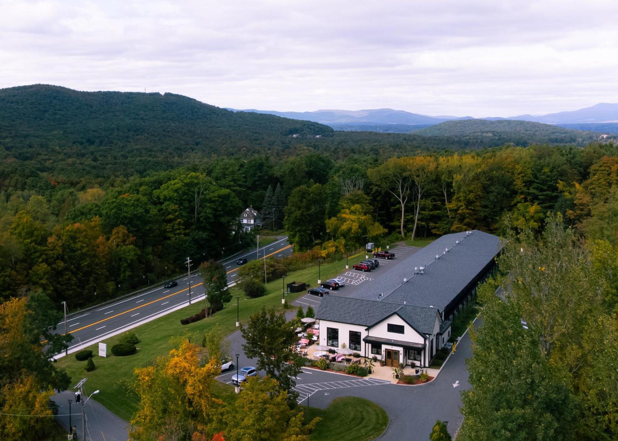 ホテル Berkshires Untold レノックス エクステリア 写真